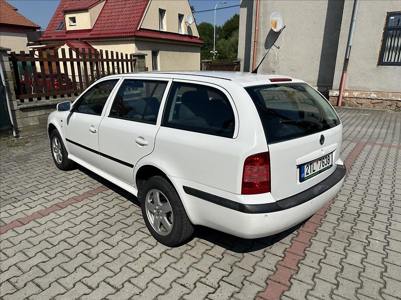 Škoda Octavia 1,9 TDI Elegance - fotka 7 z 17