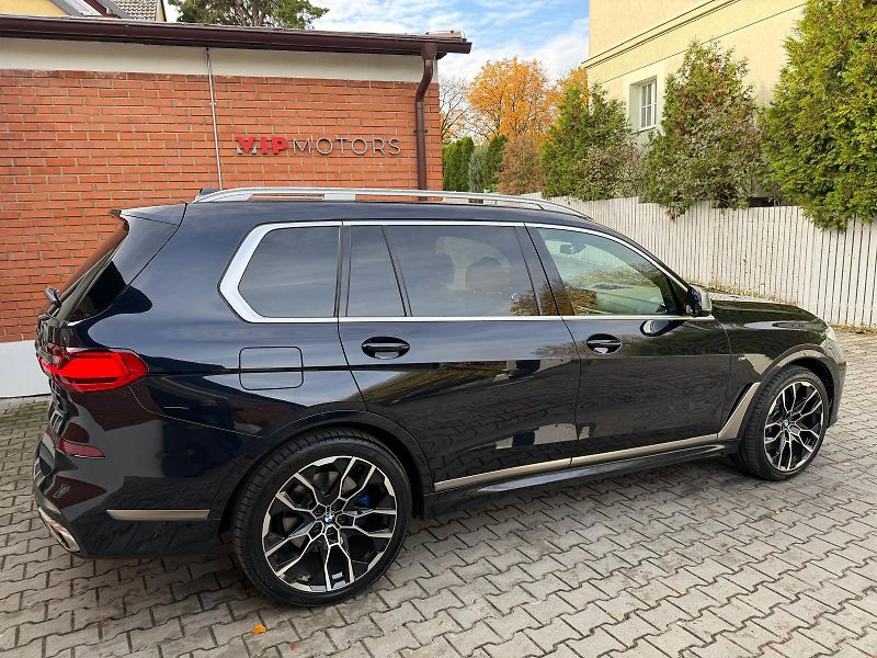 BMW X7 M50xD-R22-PANO-H&K-ČR-TOP STAV - fotka 7 z 53