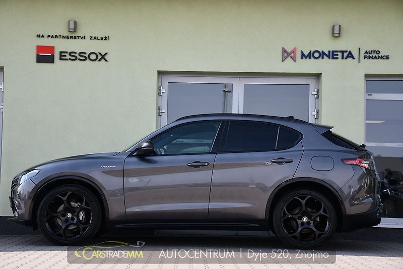 Alfa Romeo Stelvio 2.2D VELOCE Q4 H&K PANOR TAŽNÉ - fotka 2 z 53