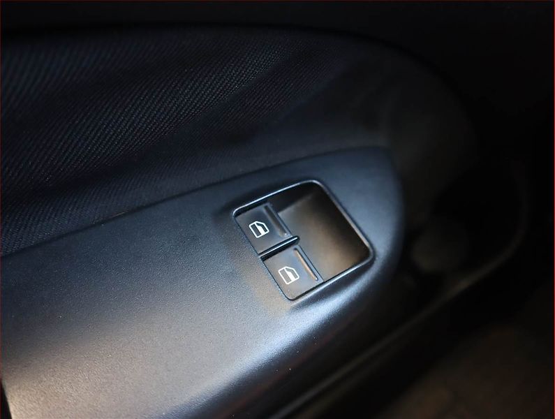 Škoda Octavia (2008) 1.6, Tempomat, Park. senzory - fotka 13 z 14