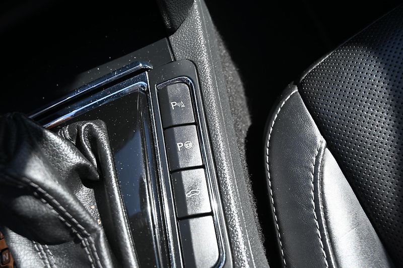 Škoda Superb 2.0TDI 125KW DSG Rezervace - fotka 17 z 56