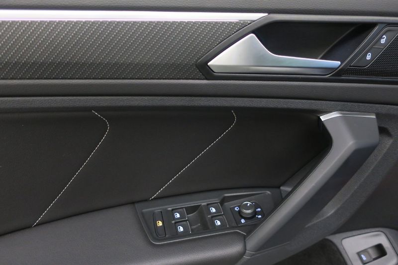 Volkswagen Tiguan (2022) R-line 2,0TDI 147 KW 4M DSG - fotka 9 z 49