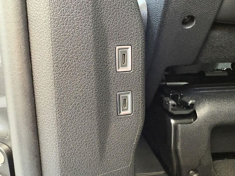 Toyota ProAce Verso 2,2 L1 2,0D AT8 7S VIP - fotka 37 z 37