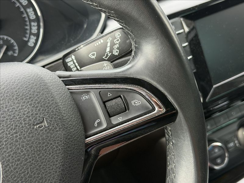 Škoda Superb 2,0 140kW DSG NAVI EL.KUFR - fotka 13 z 34