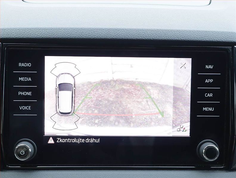 Škoda Karoq (2023) Sportline 1.5 TSI - fotka 22 z 24
