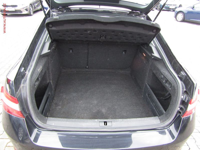 Škoda Superb (2018) 2.0 TDi, Active - fotka 7 z 17