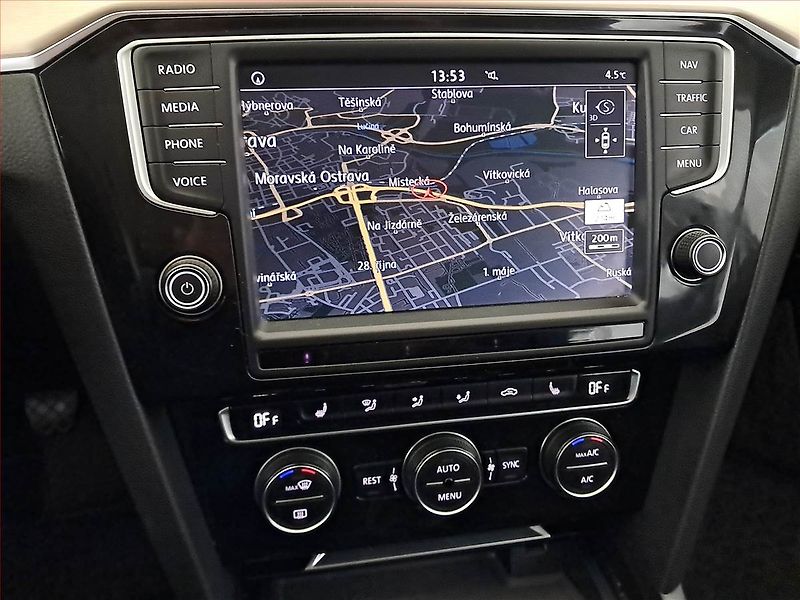 Volkswagen Passat (2016) 2.0 TDI, Kůže, Navi, Tempomat - fotka 13 z 20