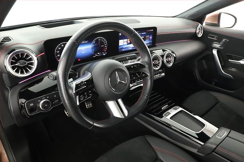 Mercedes-Benz CLA (2023) AMG Paket 250 e - fotka 28 z 31