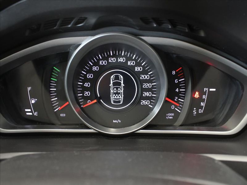 Volvo V40 1,5 T2 90kW AT Momentum 1.maj. - fotka 14 z 14