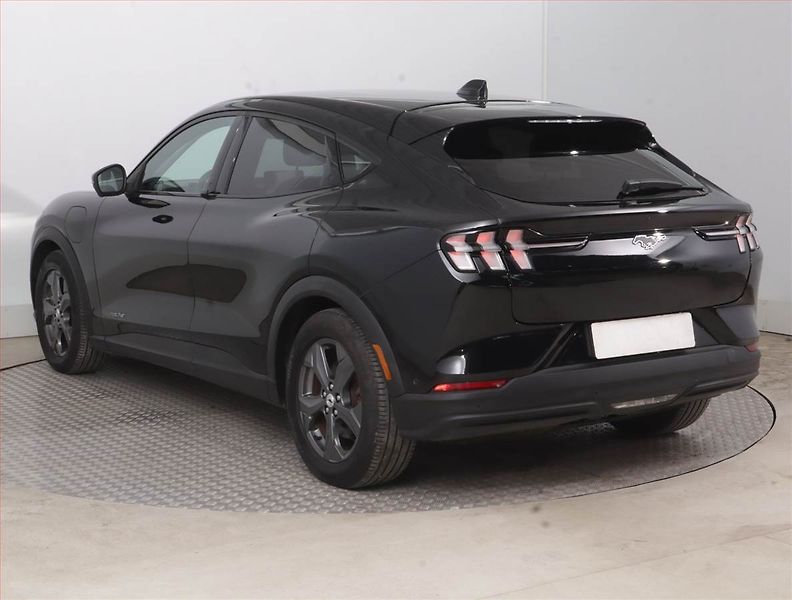 Ford Mustang Mach-E (2021) Standard Range RWD, SoH 94% - fotka 4 z 19