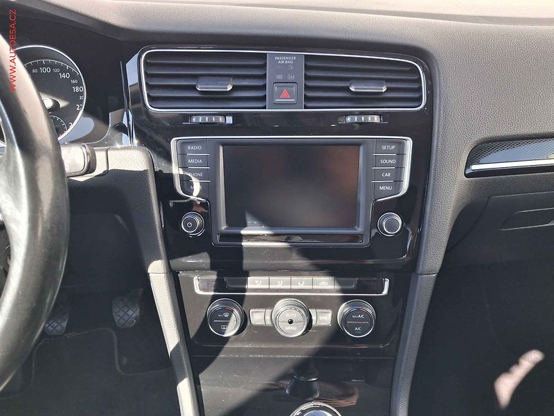 Volkswagen Golf (2017) 2.0TDi, ČR, AC, tempo, park - fotka 12 z 16