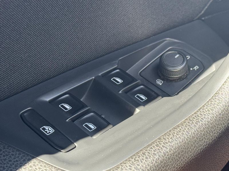 Volkswagen Passat (2015) B8 2.0TDi DSG Comfort+,el.kufr - fotka 27 z 52