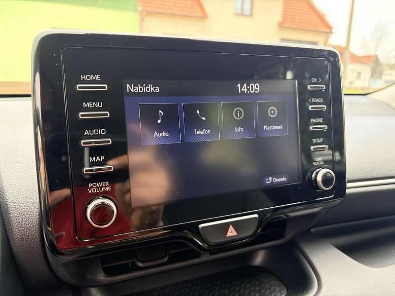 Toyota Yaris 1.5 VVT-i HYBRID - fotka 25 z 36