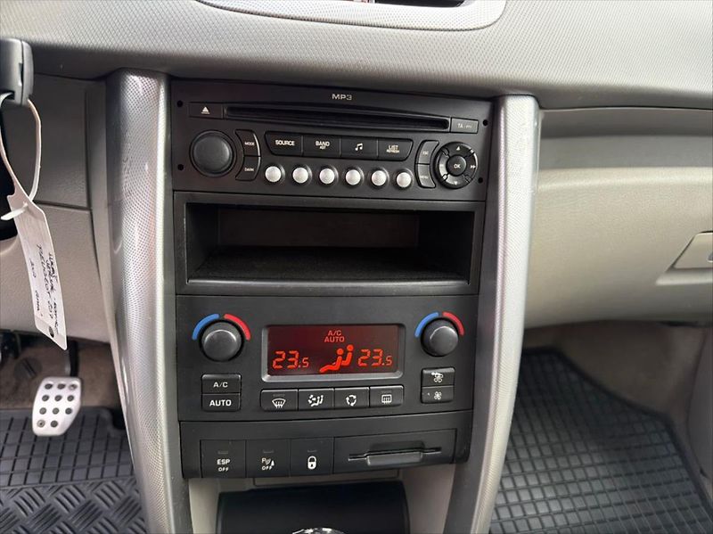Peugeot 207 1,6 GTi 110 KW - fotka 15 z 19
