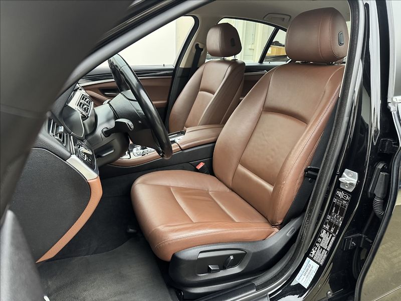 BMW Řada 5 2,0 4X4 KŮŽE SERVIS KAMERA ČR - fotka 30 z 38