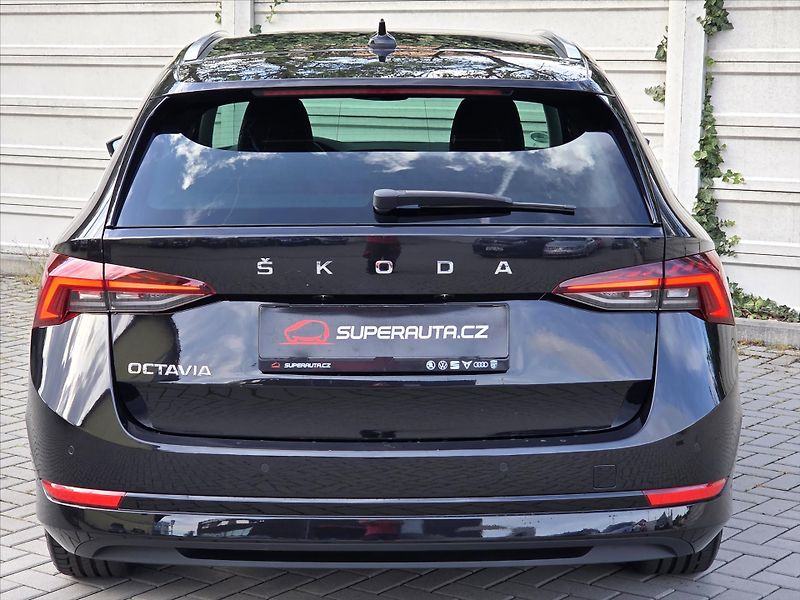 Škoda Octavia 2,0 TDi DSG Style First Editio - fotka 5 z 26