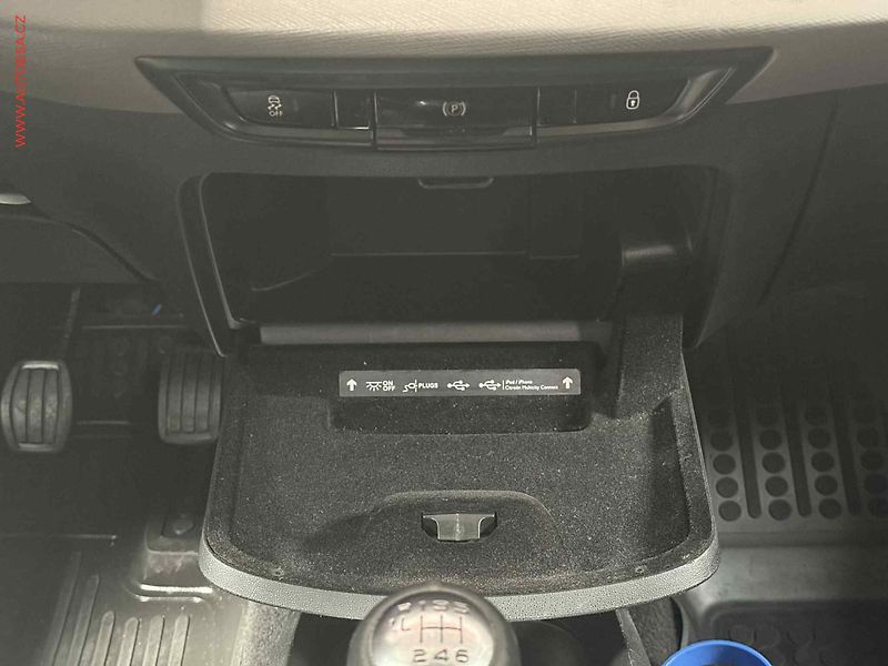Citroën C4 Picasso (2016) 2.0 HDI 7míst, Navi, panorama - fotka 18 z 21