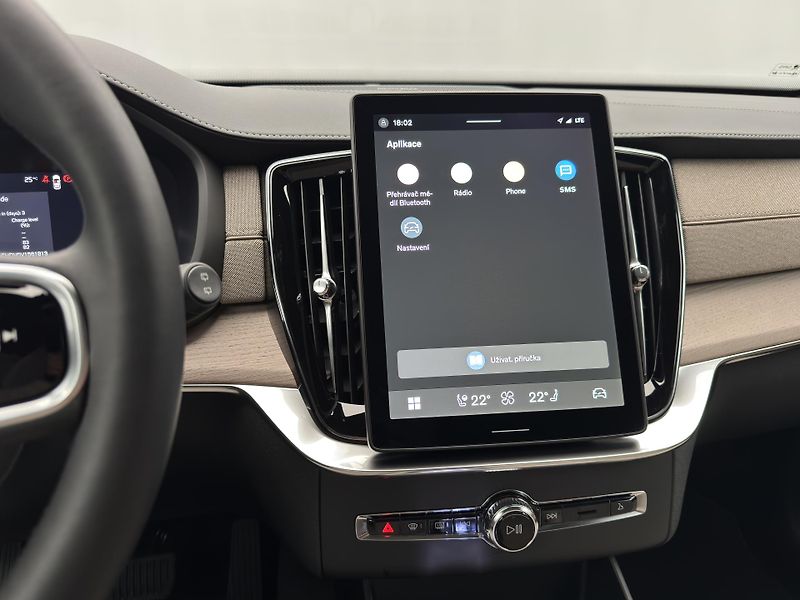 Volvo XC90 (2026) T8 AWD Plug-in ULTRA DARK 7m - fotka 8 z 28