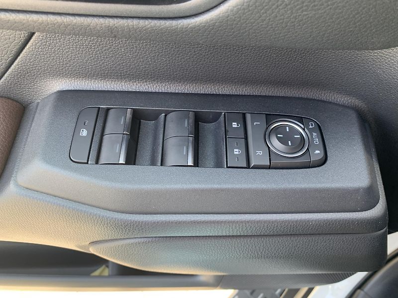 Toyota Land Cruiser INVINCIBLE 2.8D-4D 204k 4x4 AT - fotka 34 z 46
