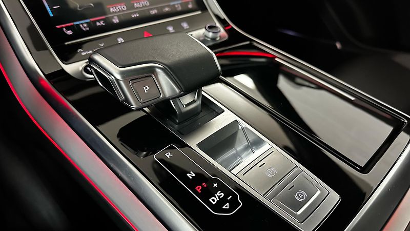 Audi Q8 (2025) S LINE / ZÁRUKA / TOP STAV - fotka 37 z 44