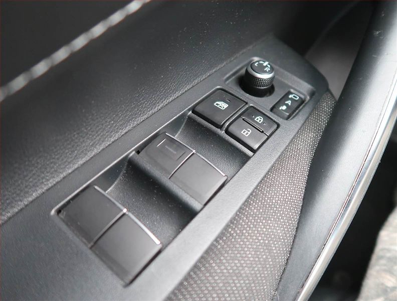 Toyota Corolla (2023) Comfort 1.8 Hybrid - fotka 14 z 19