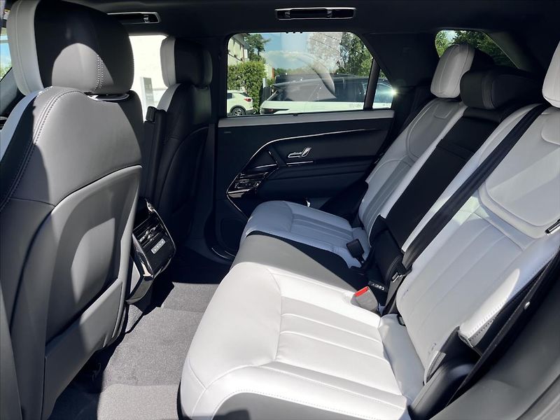 Land Rover Range Rover Sport (2026) 3,0 Dynamic SE P460e PHEV AWD - fotka 18 z 21