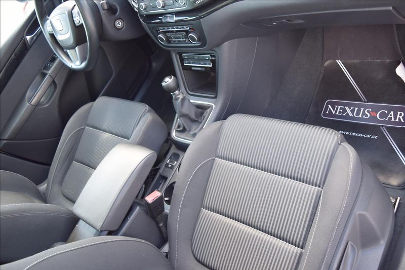 Seat Alhambra 2,0 TDI 100KW 7MÍST TOP VÝBAVA - fotka 27 z 50