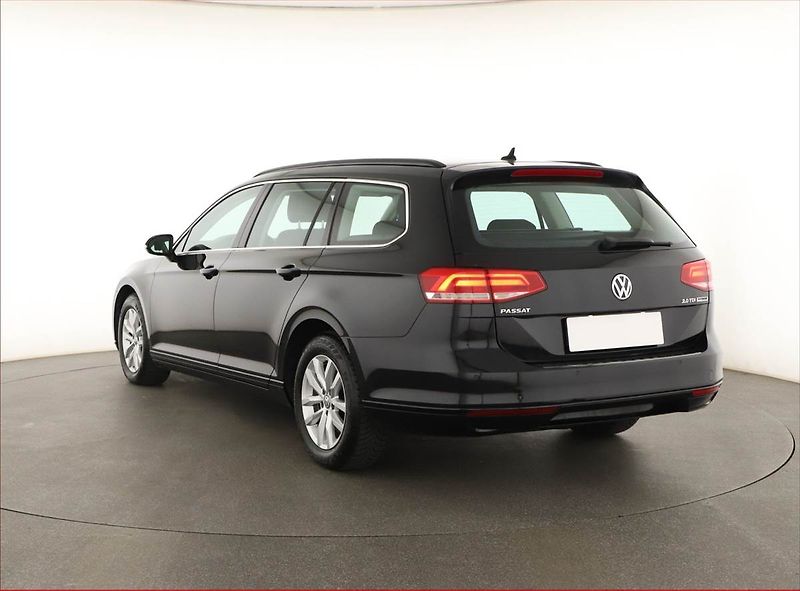 Volkswagen Passat (2016) Comfortline 2.0 TDI, Automat - fotka 4 z 18