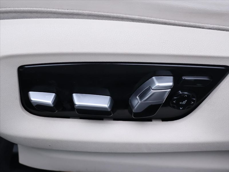 BMW Řada 6 3,0 250kW 640i xDrive GT CZ DP - fotka 17 z 38