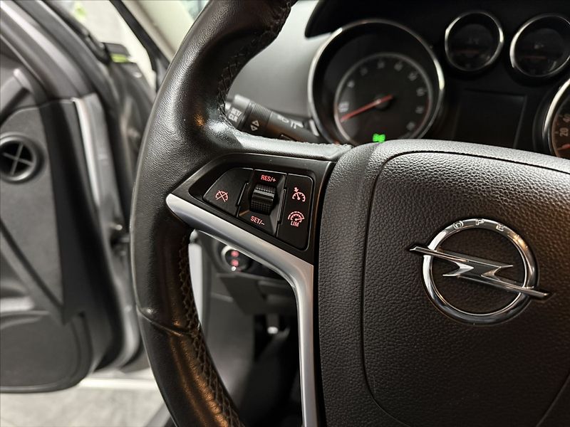 Opel Zafira 1,4   TURBO COSMO VÝHŘEV TZ - fotka 13 z 49