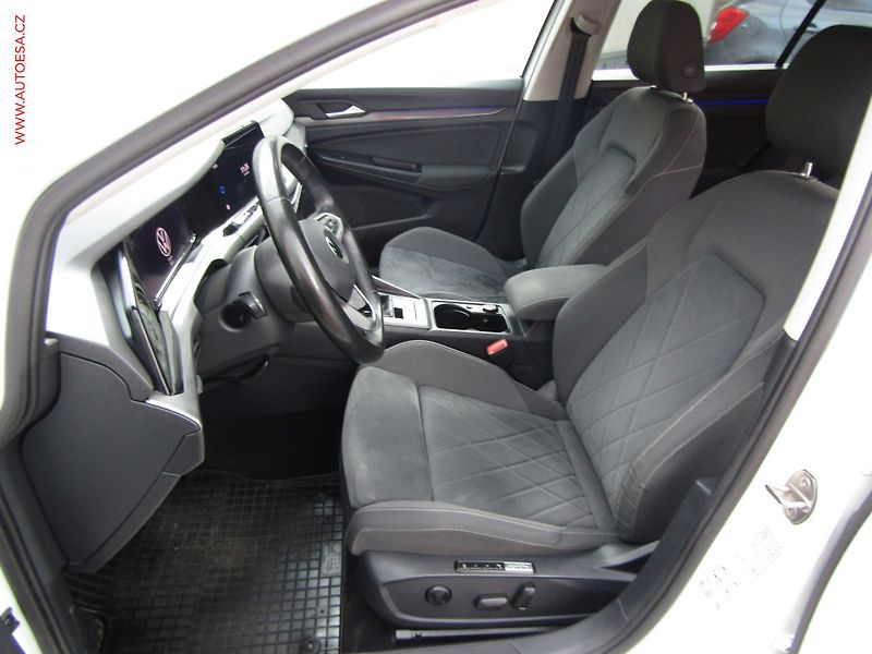 Volkswagen Golf (2020) 1.5 TSi, Style, LED, navi - fotka 9 z 22