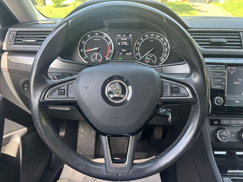 Škoda Superb (2016) 2.0 TSI 162kw Style REZERVACE - fotka 19 z 31