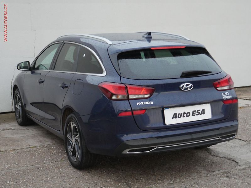Hyundai i30 (2020) 1.6 CRDi, ČR, AC, LED, kamera - fotka 4 z 18