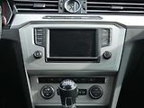 Volkswagen Passat (2015) 2.0TDi, AC, LED, park.asist - náhled 11