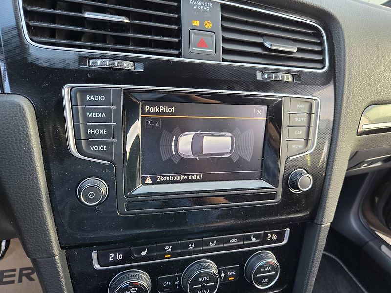 Volkswagen Golf 2.0 GTI - fotka 21 z 49