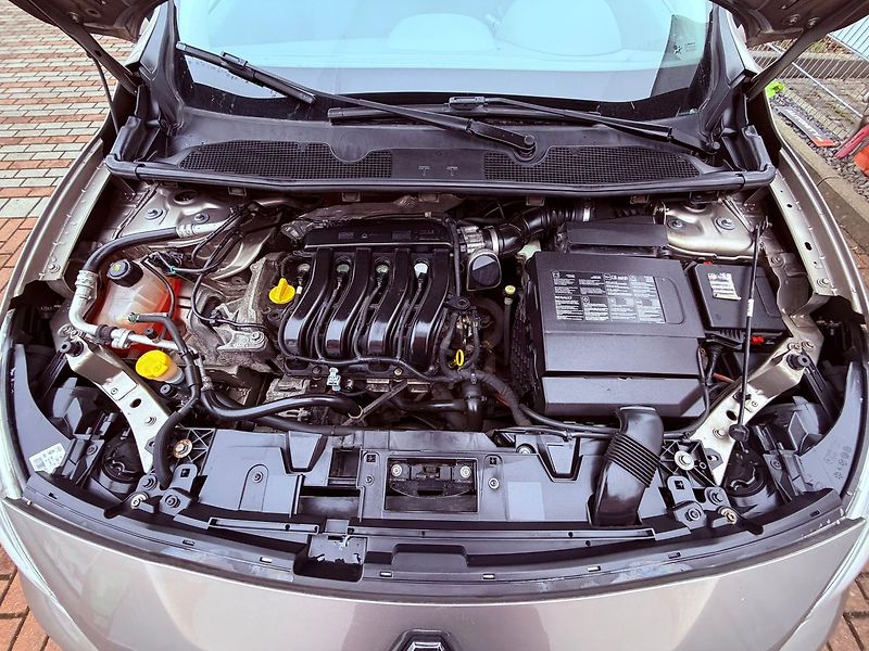 Renault Fluence 1.6 16V, ČR - fotka 19 z 20