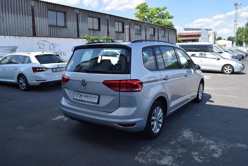 Volkswagen Touran (2019) 1.5TSI 110kw CLBMT 7MÍST TAŽNÉ - fotka 7 z 46