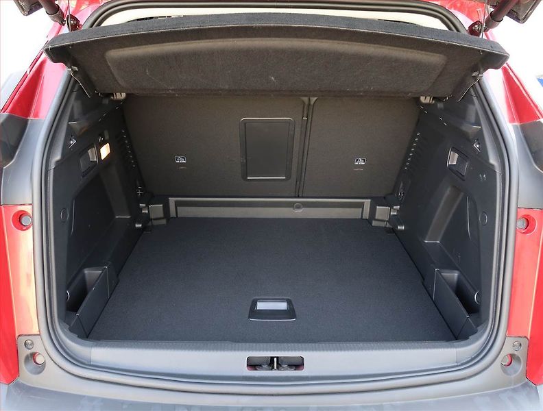 Peugeot 3008 (2021) 1.2 PureTech - fotka 14 z 23