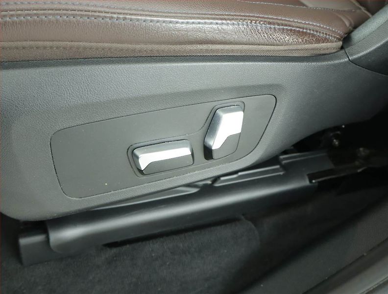 BMW iX3 (2021) 80 kWh, SoH 97% - fotka 17 z 20