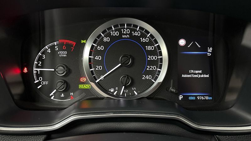 Toyota Corolla 1.8 Hybrid AUT Active Sedan - fotka 10 z 24