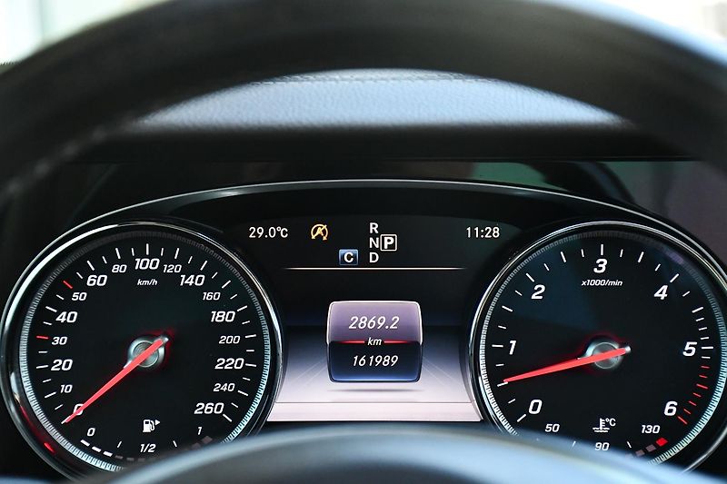 Mercedes-Benz Třídy E 350d - fotka 27 z 42