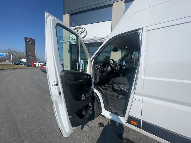 Toyota Proace Max 2.2D L4H3 4D VAN 2.2L 180 6MT - fotka 16 z 26