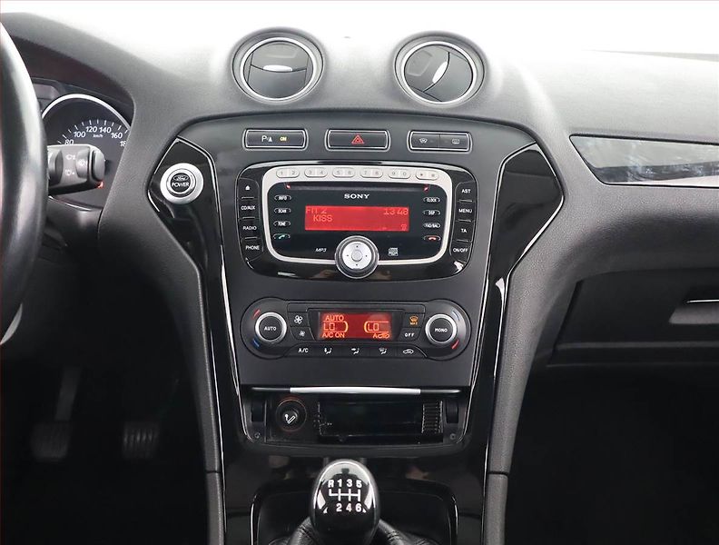 Ford Mondeo (2011) 1.6 EcoBoost, Xenony, Tempomat - fotka 12 z 21