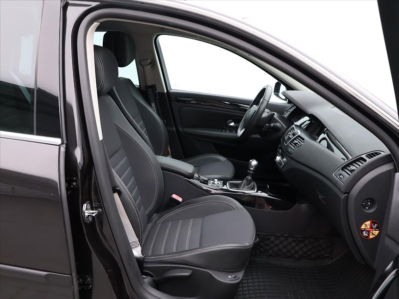 Renault Laguna 2,0 dCi 110 kw Black Edition - fotka 11 z 26