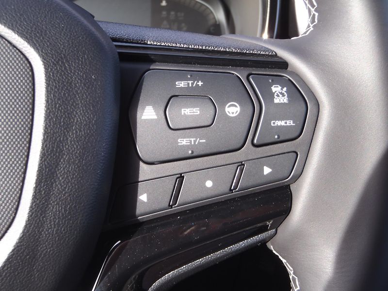 Isuzu D-Max Double Cab V-CROSS 4x4 - fotka 15 z 27