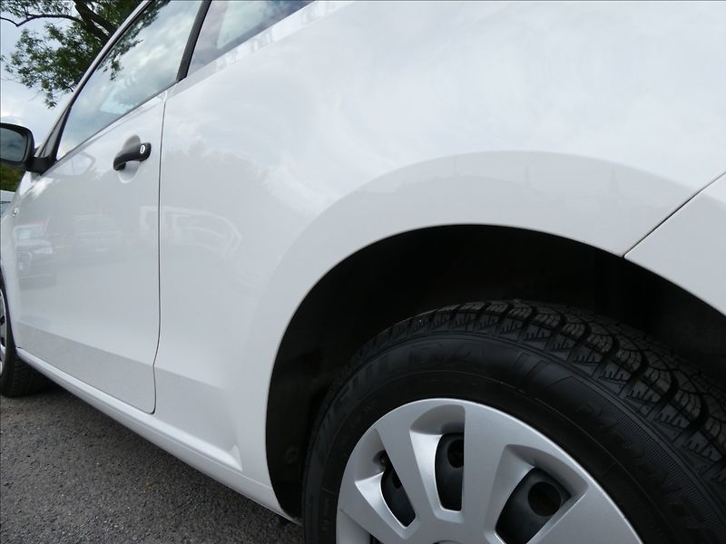Škoda Citigo 1,0 MPi klimatizace, 2 x kola - fotka 14 z 42