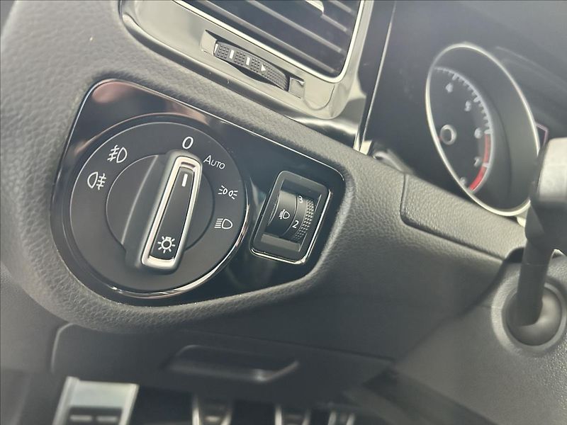 Volkswagen Golf 1,4   TSI 92kW,ALLSTAR,SERVISK - fotka 10 z 28