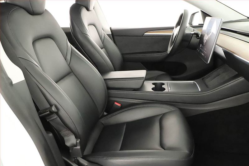 Tesla Model Y (2022) Performance 79kWh - fotka 9 z 29