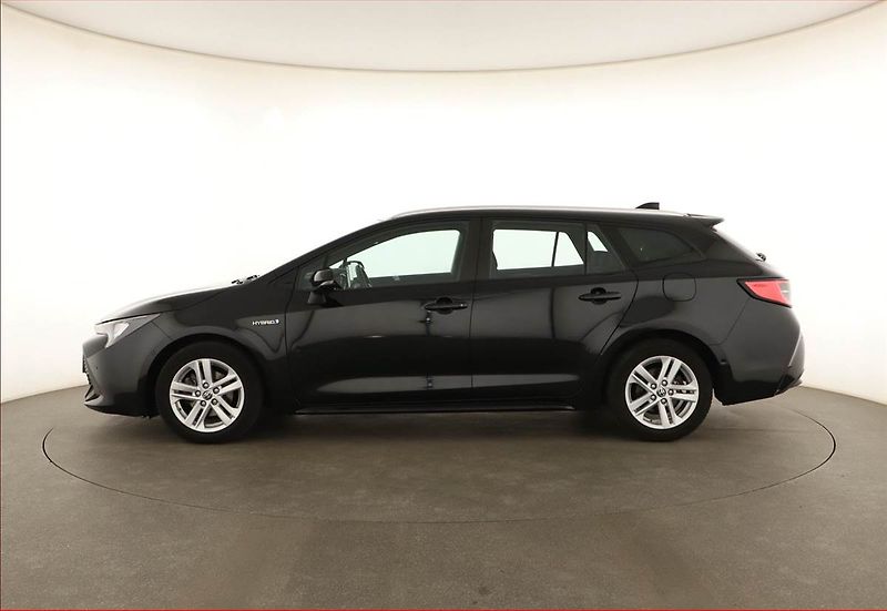 Toyota Corolla (2022) 1.8 Hybrid - fotka 3 z 17