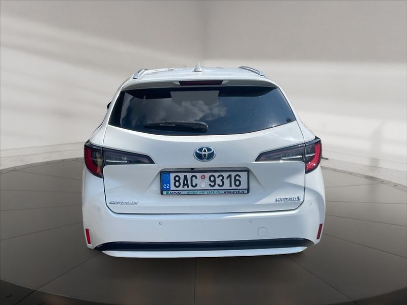 Toyota Corolla 1,8 HEV Comfort AT - fotka 5 z 11